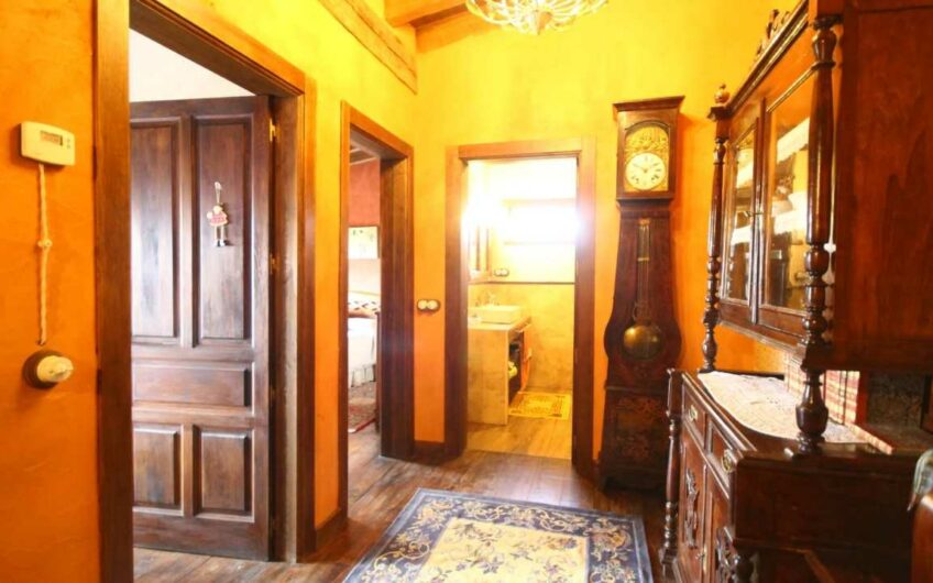 Casa Singular con Finca y Piscina en Trobajo del Camino