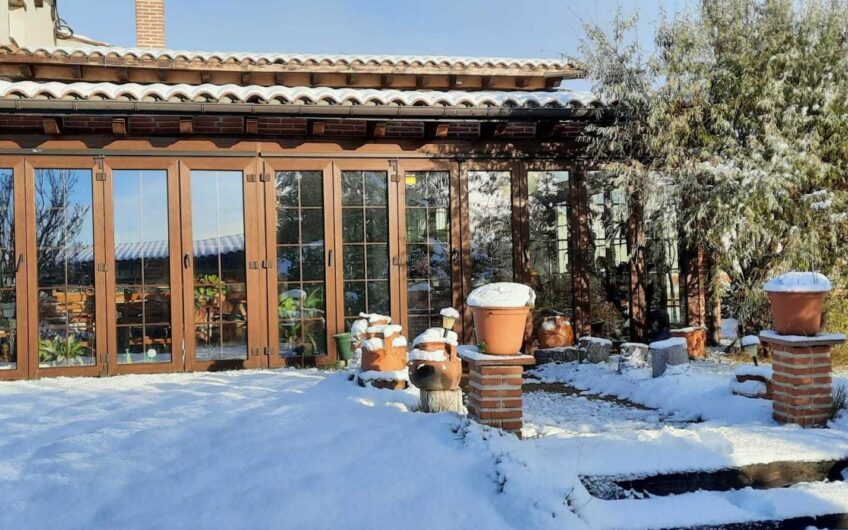 Casa Singular con Finca y Piscina en Trobajo del Camino