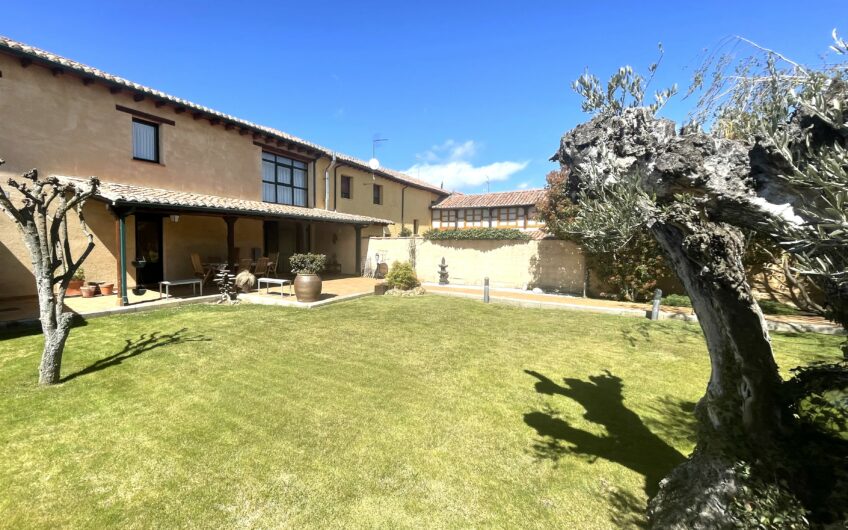 Casa Unifamiliar Singular en la zona de Villasabariego.