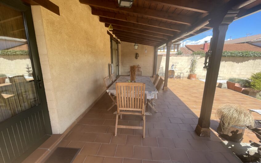 Casa Unifamiliar Singular en la zona de Villasabariego.