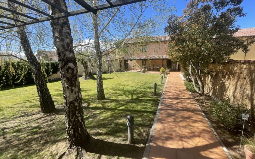 Casa Unifamiliar Singular en la zona de Villasabariego.