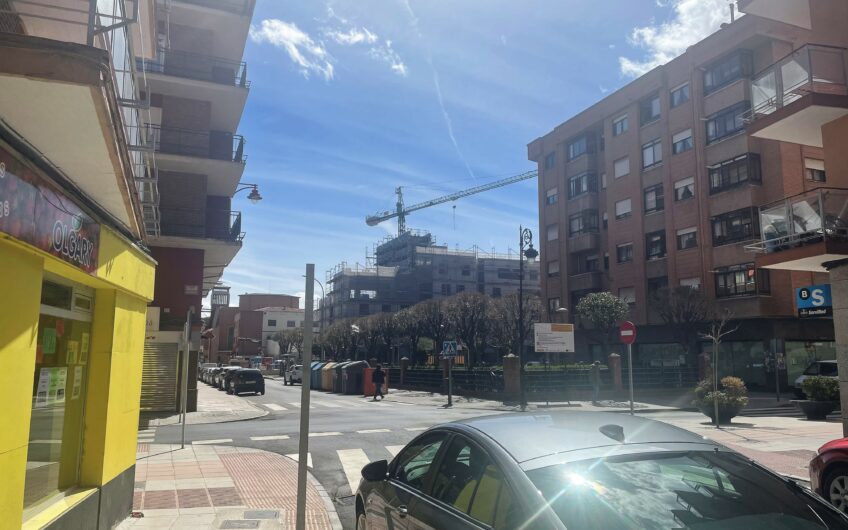 Piso  Esquinero con Ascensor en Batalla de Clavijo