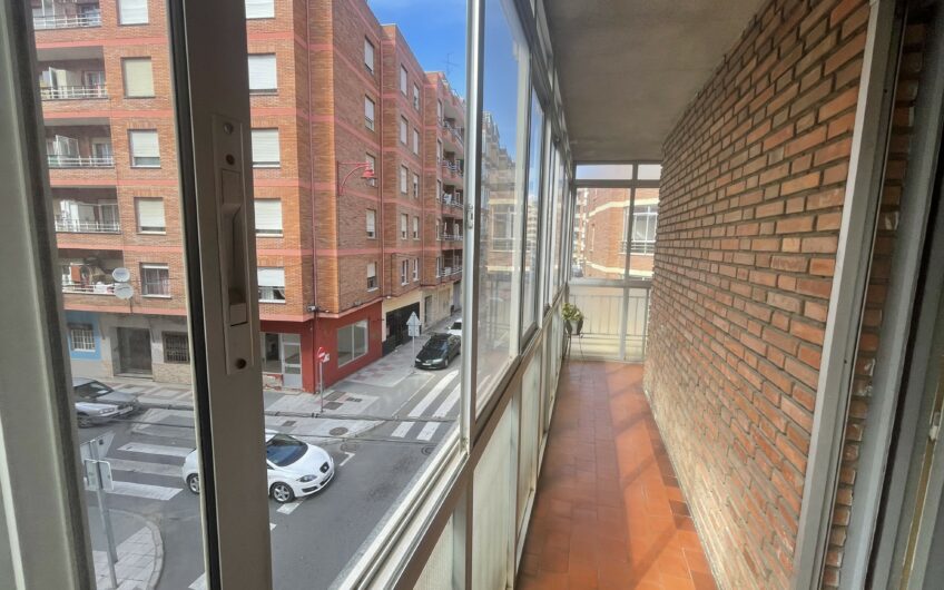 Piso  Esquinero con Ascensor en Batalla de Clavijo