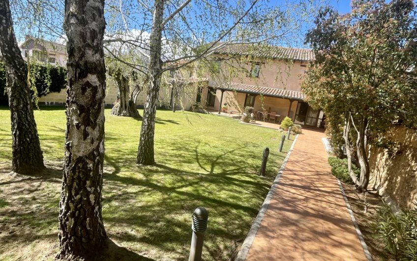 Casa Unifamiliar Singular en la zona de Villasabariego.