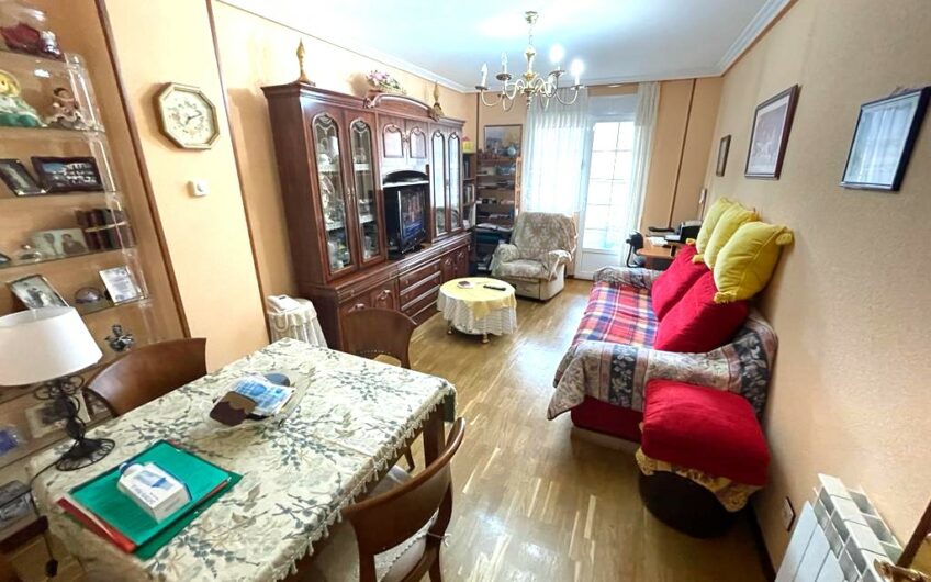 Apartamento en la Virgen del Camino, con garaje y trastero.
