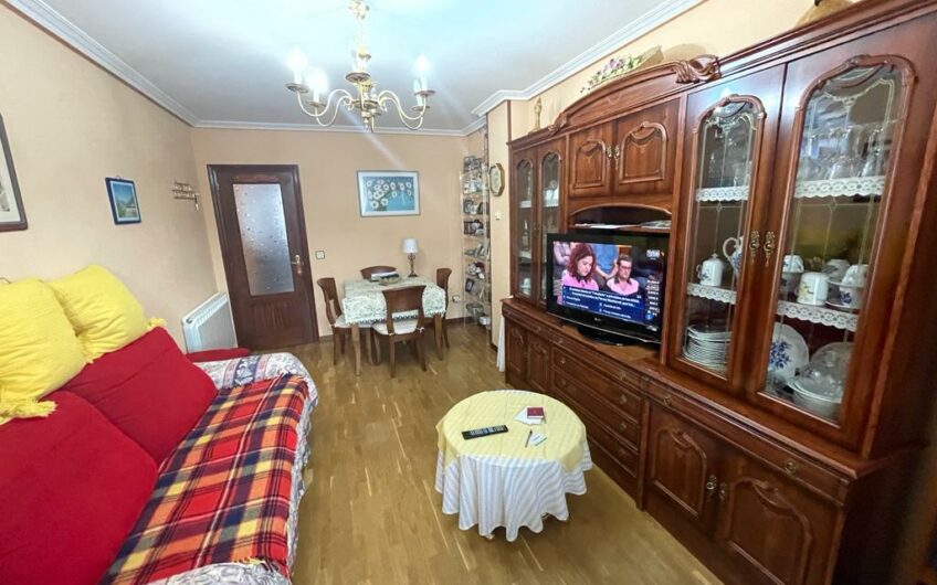 Apartamento en la Virgen del Camino, con garaje y trastero.