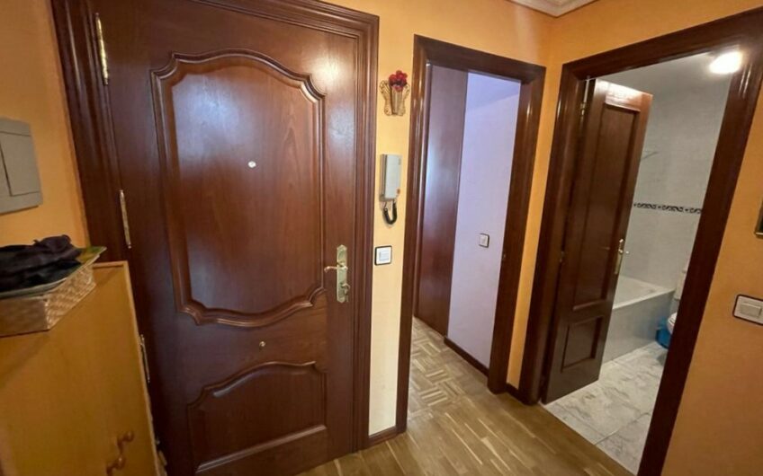 Apartamento en la Virgen del Camino, con garaje y trastero.