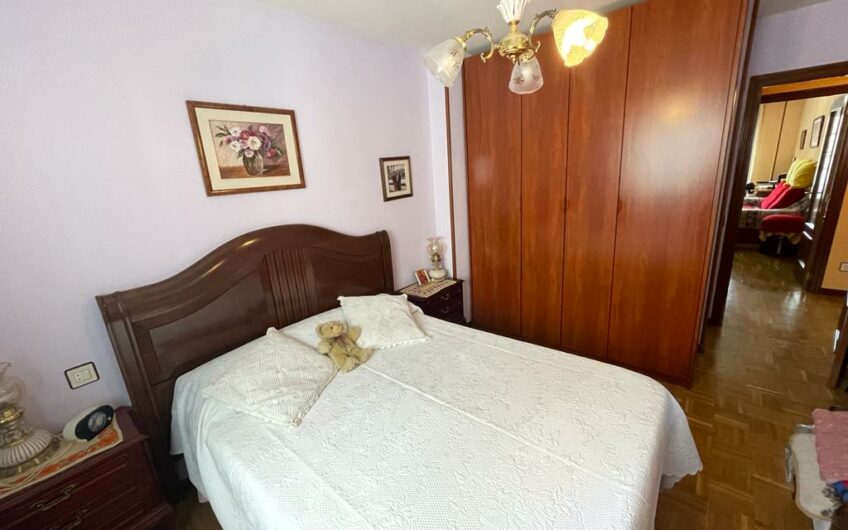Apartamento en la Virgen del Camino, con garaje y trastero.