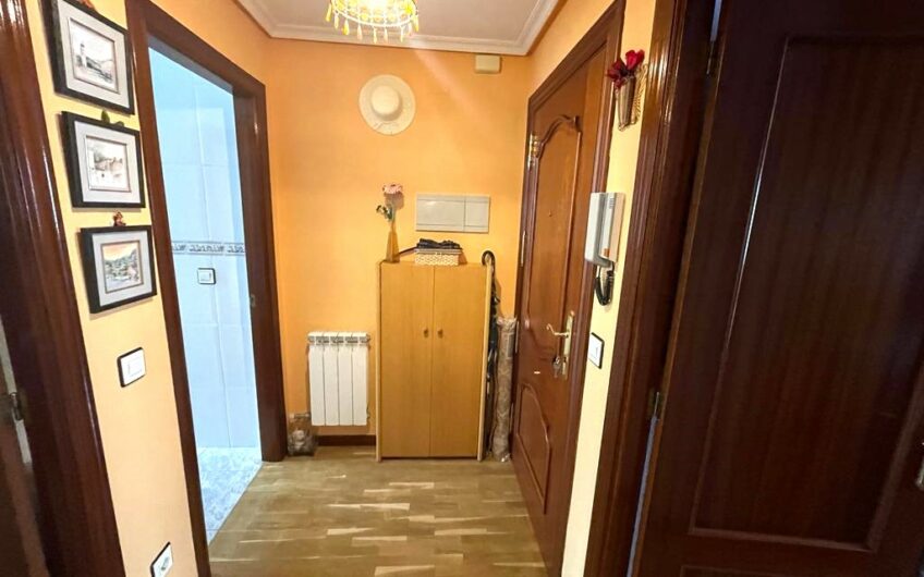 Apartamento en la Virgen del Camino, con garaje y trastero.