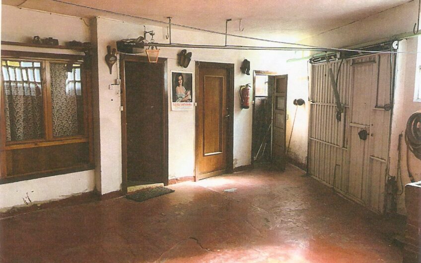 Casa con Fachada de Piedra en Villamanin