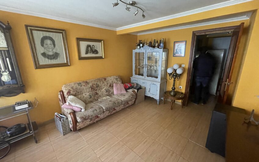 Casa con Fachada de Piedra en Villamanin