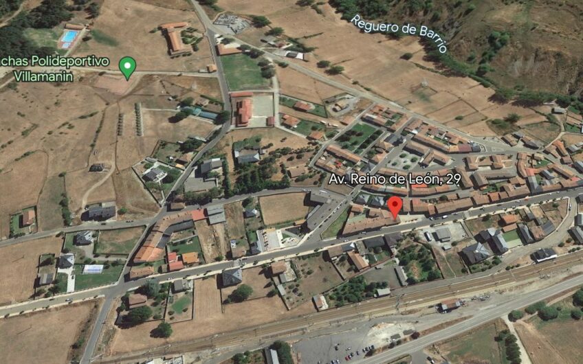 Casa con Fachada de Piedra en Villamanin