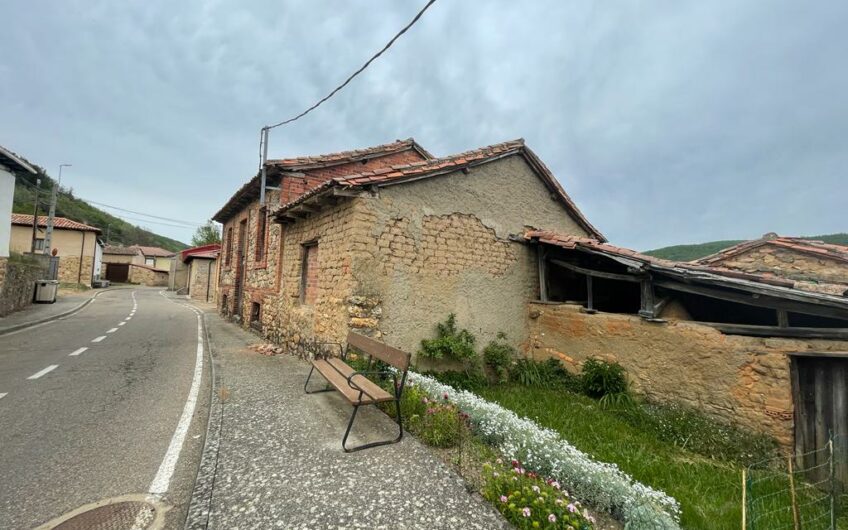 Casa Almacén con patio en Pardesivil