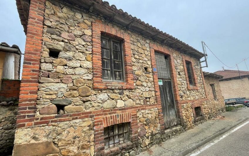 Casa Almacén con patio en Pardesivil