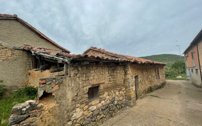 Casa Almacén con patio en Pardesivil