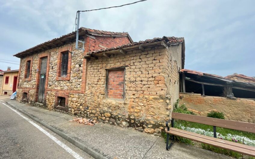 Casa Almacén con patio en Pardesivil