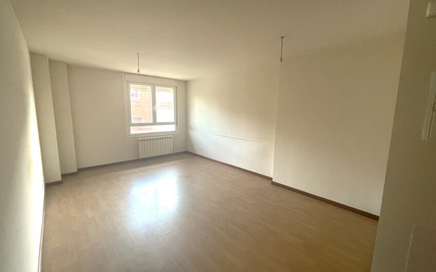 Apartamento con ascensor, garaje y trastero en Villarrodrigo de las Regueras.