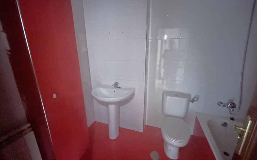 Apartamento con ascensor, garaje y trastero en Villarrodrigo de las Regueras.