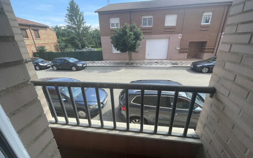 Apartamento con ascensor, garaje y trastero en Villarrodrigo de las Regueras.