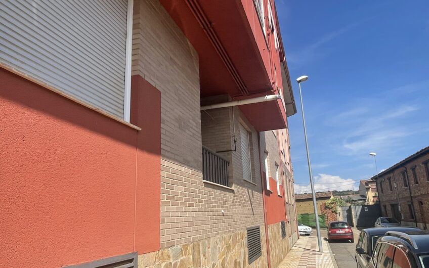Apartamento con ascensor, garaje y trastero en Villarrodrigo de las Regueras.