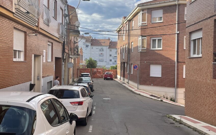 Luminoso Piso en Trobajo del Camino