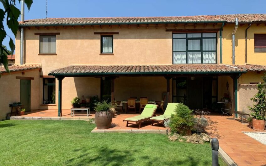 Casa Unifamiliar Singular en la zona de Villasabariego.
