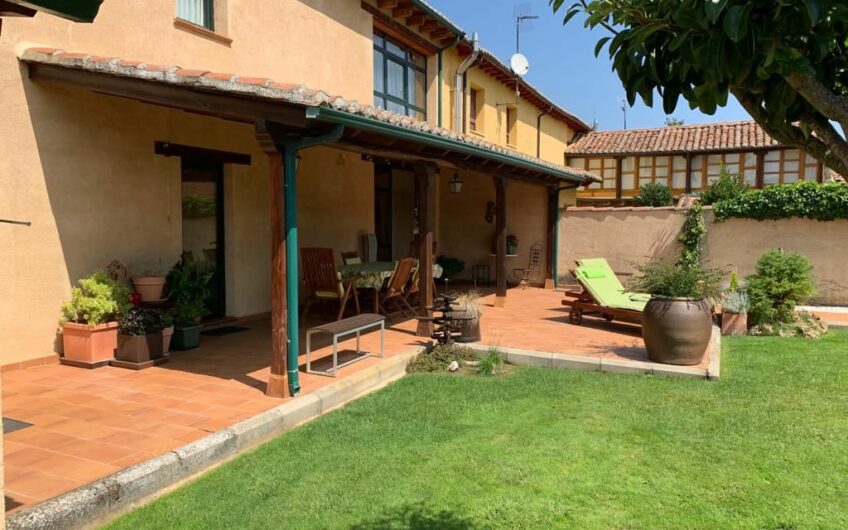 Casa Unifamiliar Singular en la zona de Villasabariego.