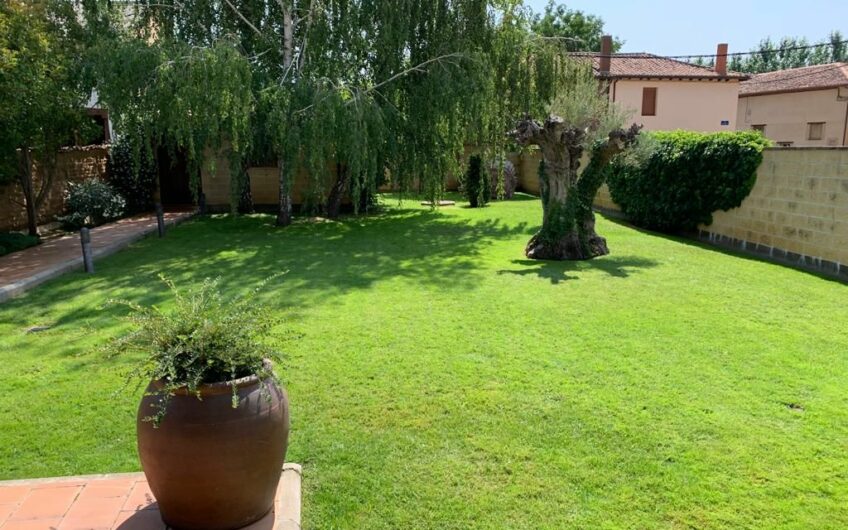 Casa Unifamiliar Singular en la zona de Villasabariego.