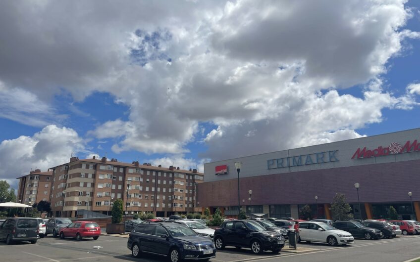 Piso junto al Centro Comercial Espacio León