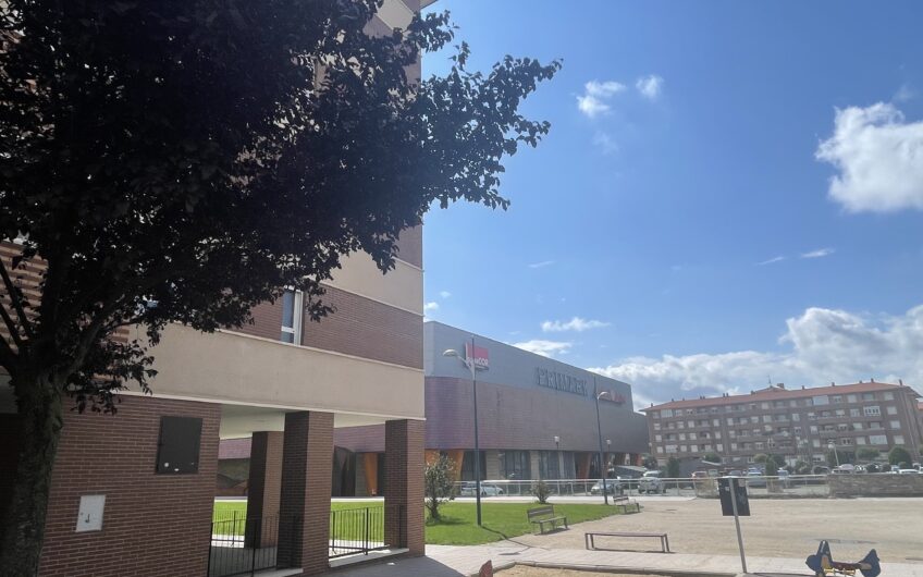 Piso junto al Centro Comercial Espacio León