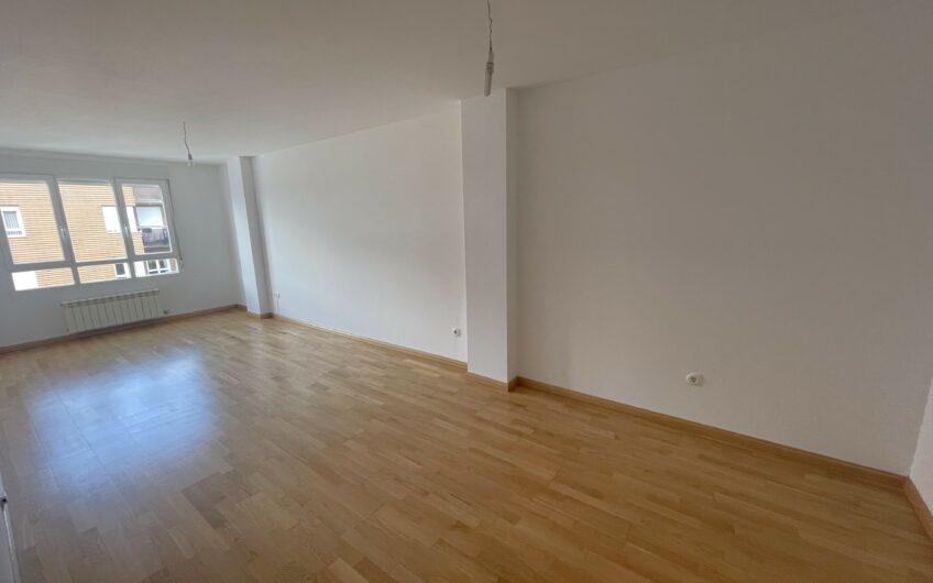 Piso junto al Centro Comercial Espacio León