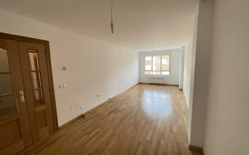 Piso junto al Centro Comercial Espacio León