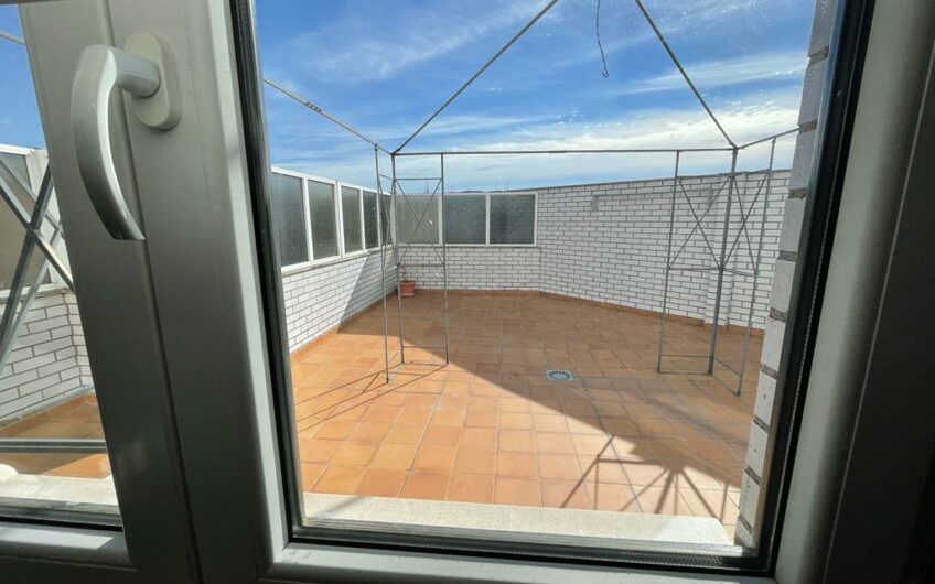 Piso en Planta Primera con Espaciosa Terraza Soleada