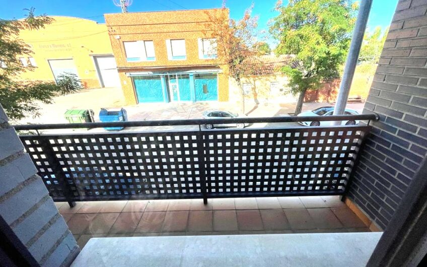 Piso en Planta Primera con Espaciosa Terraza Soleada