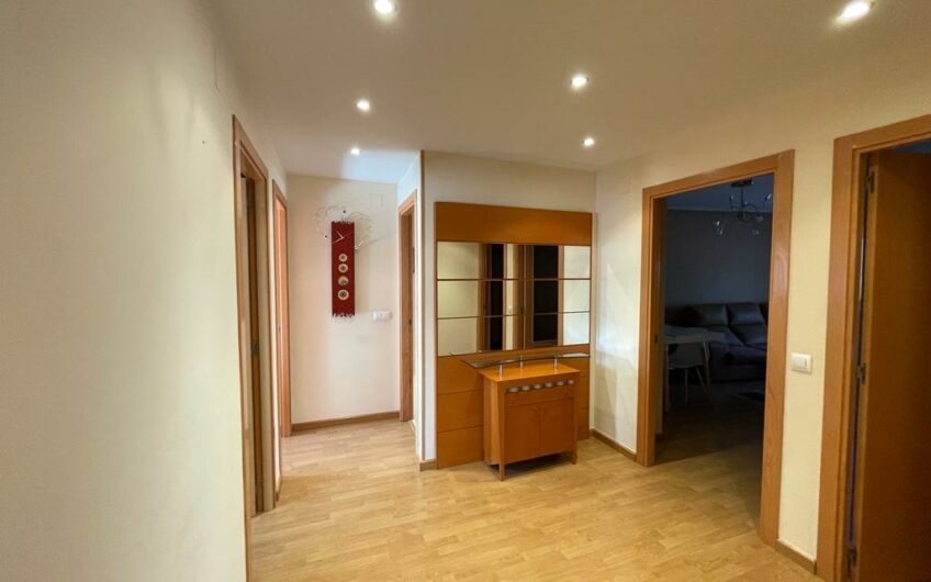 Piso en Planta Primera con Espaciosa Terraza Soleada