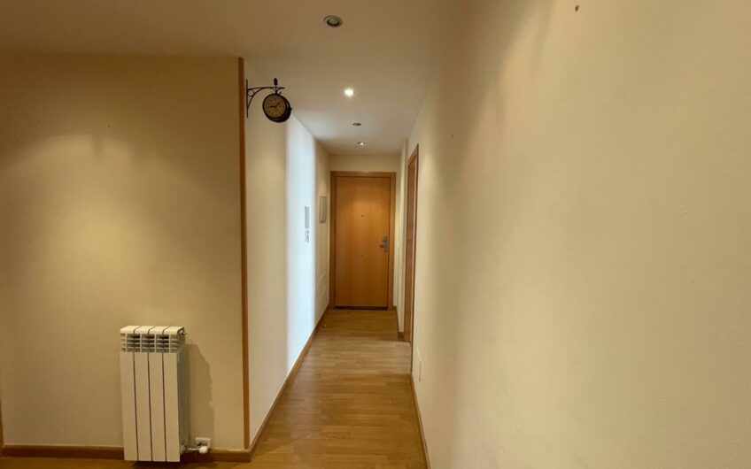 Piso en Planta Primera con Espaciosa Terraza Soleada