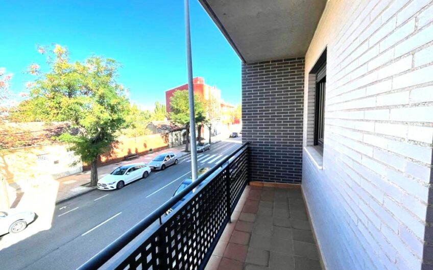 Piso en Planta Primera con Espaciosa Terraza Soleada