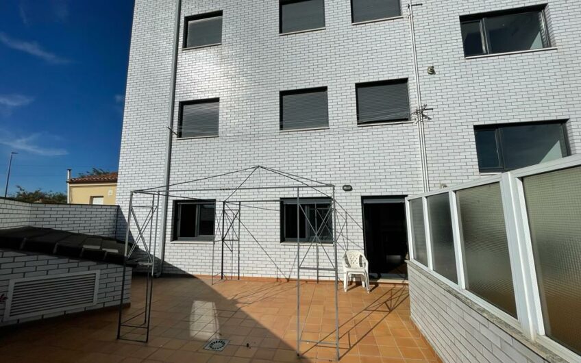 Piso en Planta Primera con Espaciosa Terraza Soleada