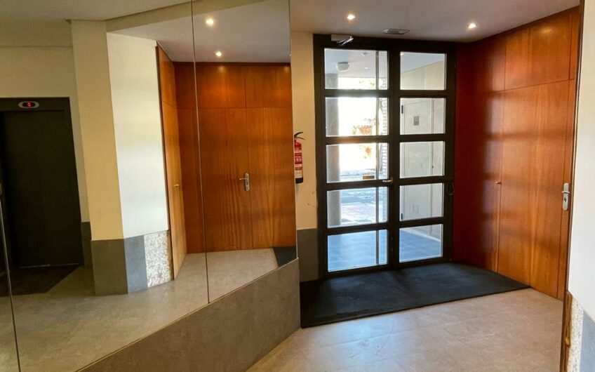Piso en Planta Primera con Espaciosa Terraza Soleada