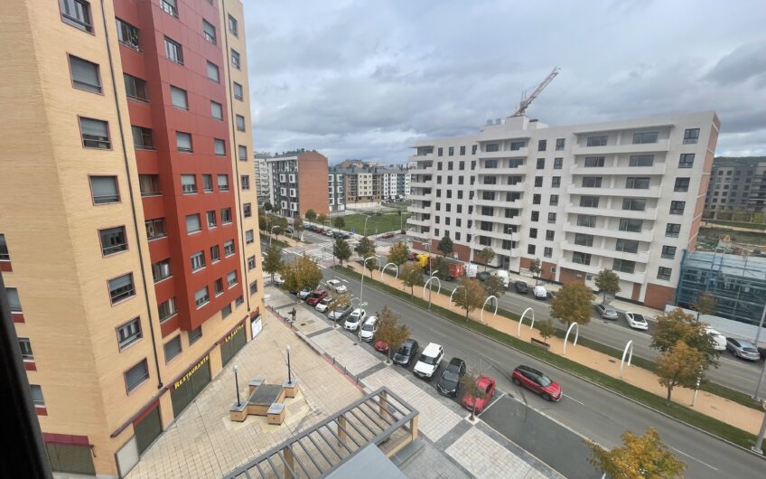 Apartamento en la Torre Eureka en José Aguado