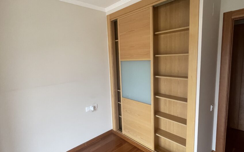 Apartamento en la Torre Eureka en José Aguado