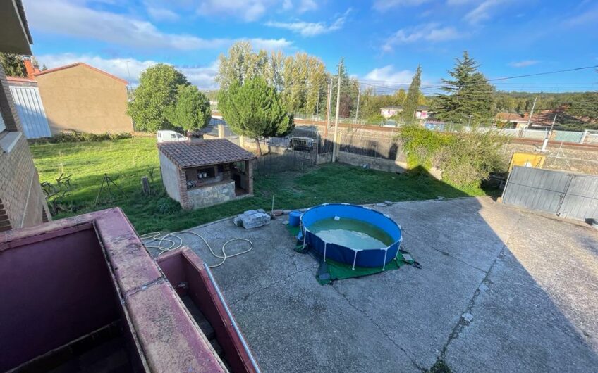 Chalet Unifamiliar en Azadinos