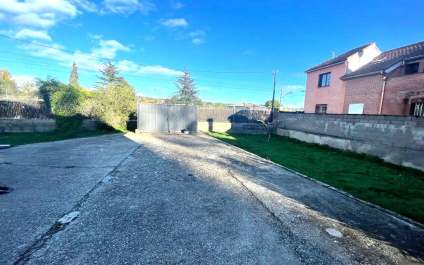 Chalet Unifamiliar en Azadinos