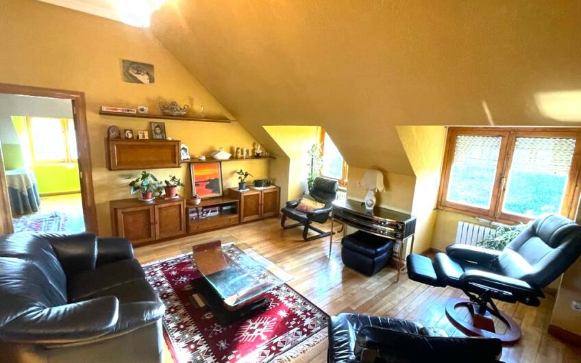 Chalet Unifamiliar en Azadinos
