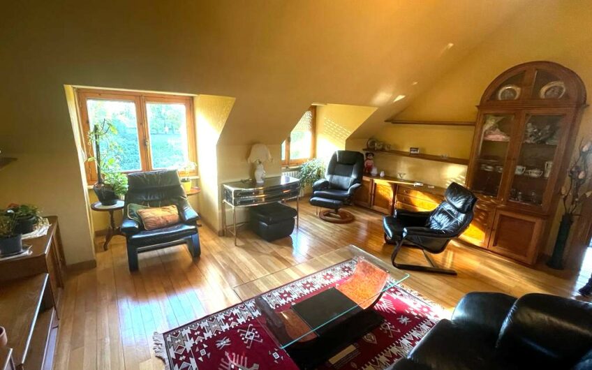 Chalet Unifamiliar en Azadinos