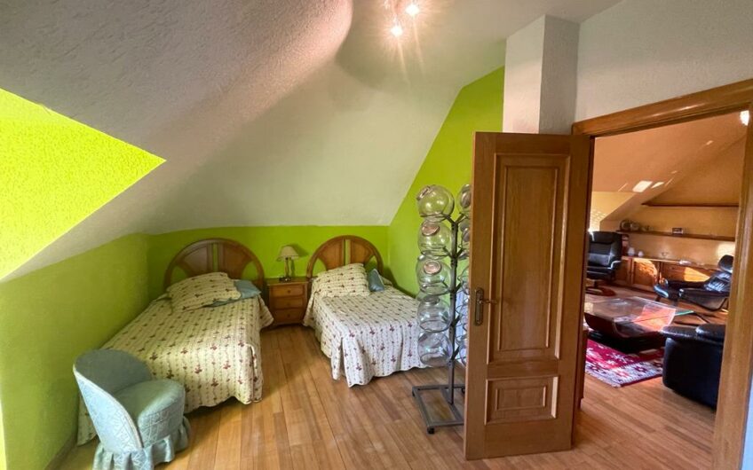 Chalet Unifamiliar en Azadinos