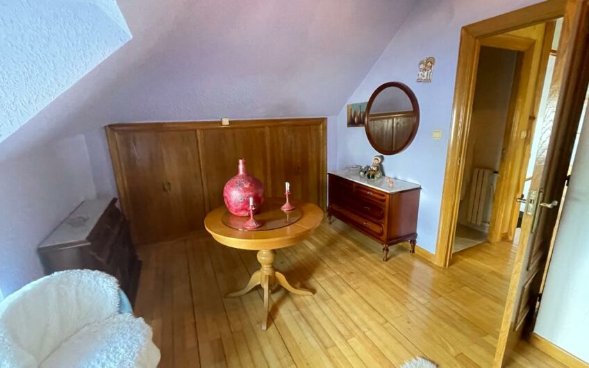 Chalet Unifamiliar en Azadinos