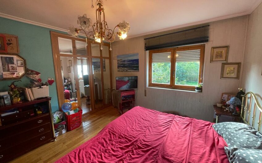 Chalet Unifamiliar en Azadinos