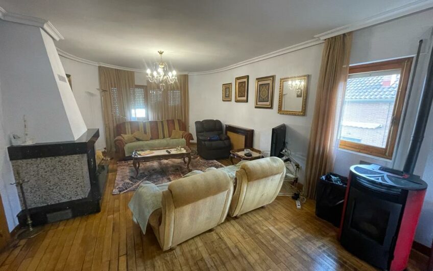 Chalet Unifamiliar en Azadinos