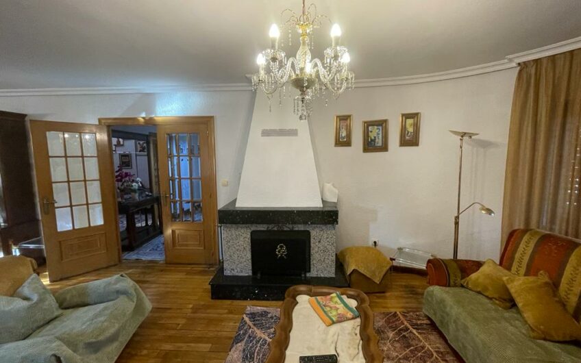Chalet Unifamiliar en Azadinos